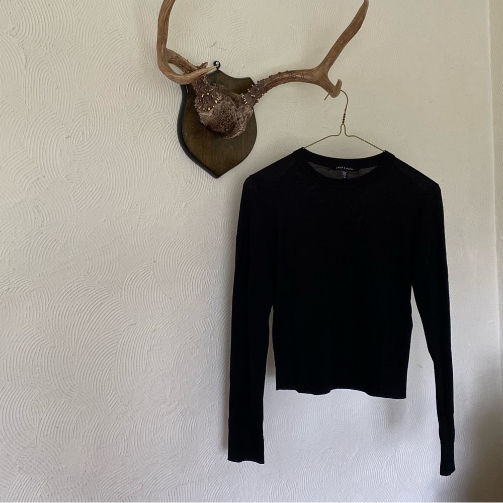 Judith & Charles cropped sweater.